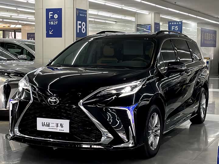 Фото 2 - Toyota Sienna