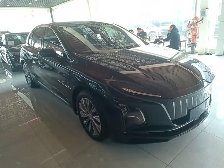 Фото 4 - Hongqi E-QM5