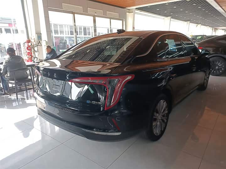 Фото 7 - Hongqi E-QM5