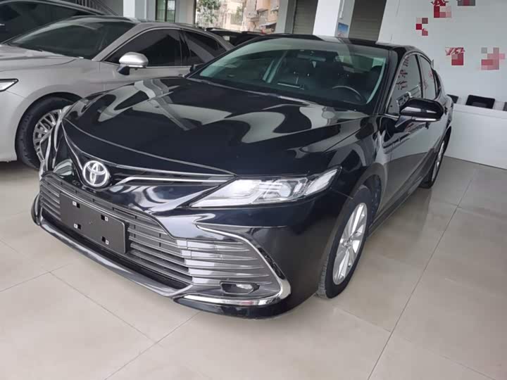 Фото 2 - Toyota Camry