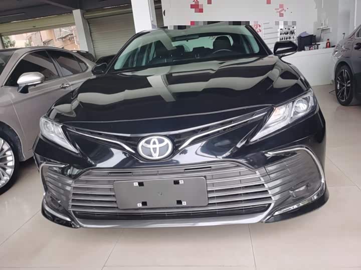 Фото 3 - Toyota Camry