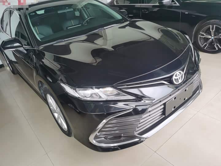 Фото 4 - Toyota Camry