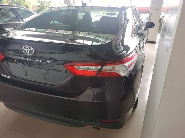 Фото 7 - Toyota Camry