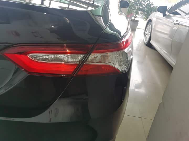 Фото 8 - Toyota Camry