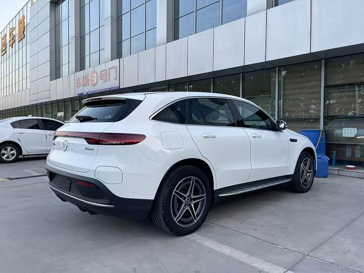 Фото 6 - Mercedes-Benz EQC