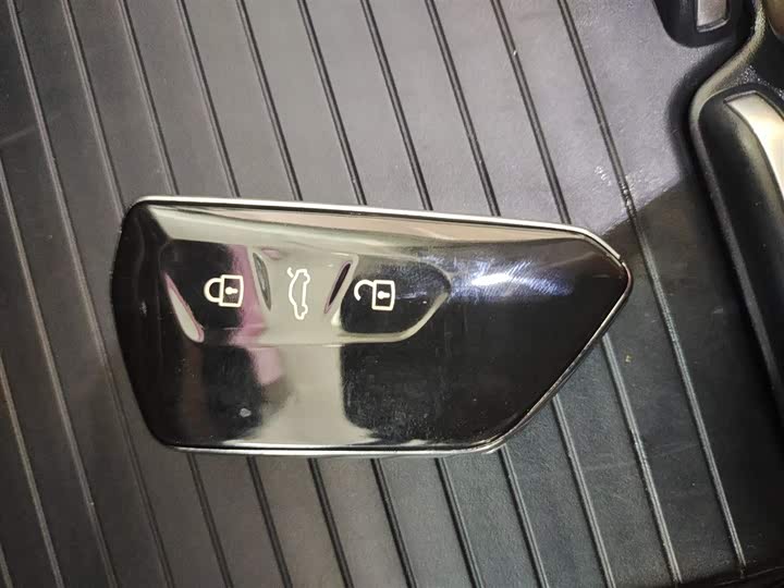 Фото 9 - Volkswagen ID.6 Crozz