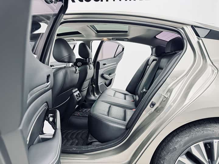 Фото 9 - Nissan Teana