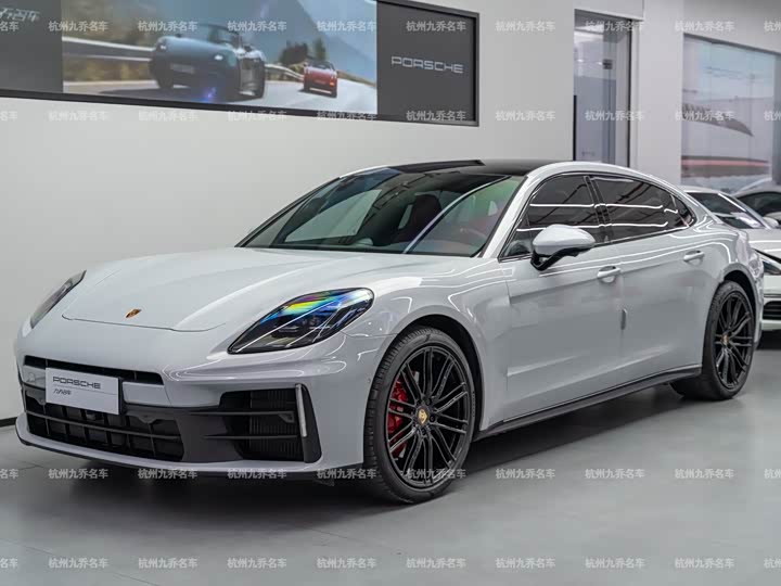 Фото 1 - Porsche Panamera