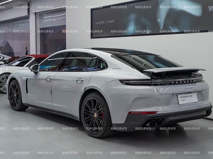 Фото 2 - Porsche Panamera