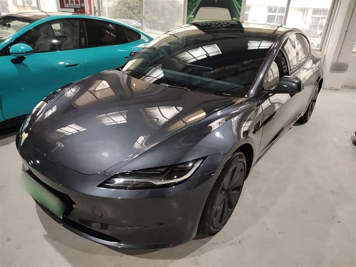Фото 1 - Tesla Model 3