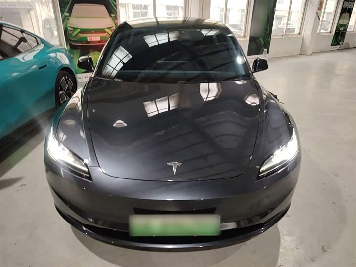 Фото 3 - Tesla Model 3