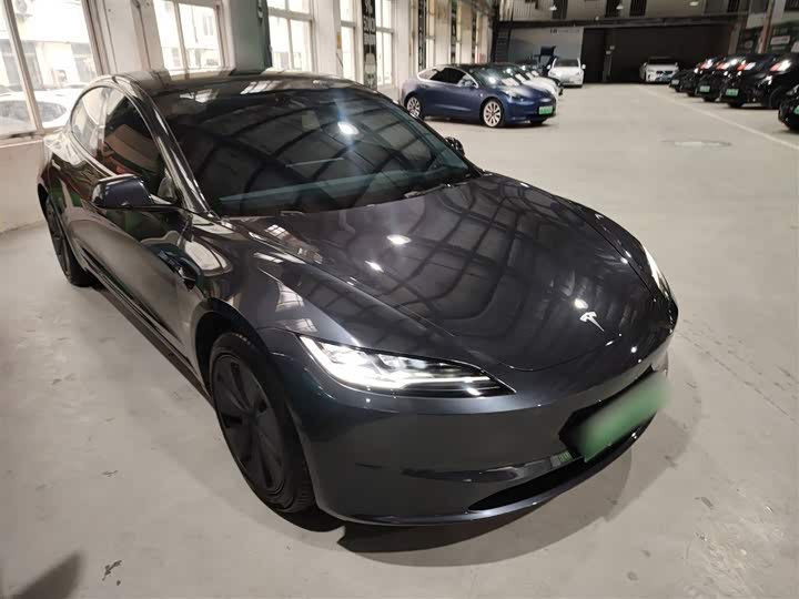 Фото 4 - Tesla Model 3