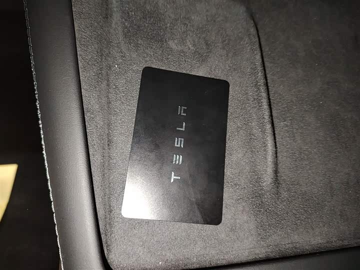 Фото 9 - Tesla Model 3