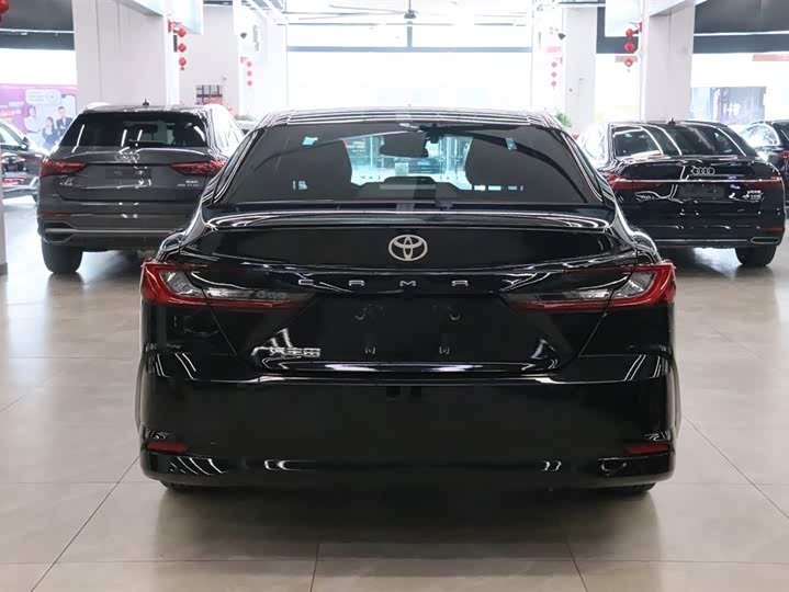 Фото 4 - Toyota Camry