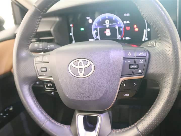 Фото 6 - Toyota Camry