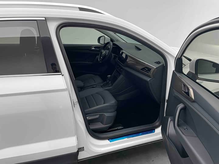 Фото 7 - Volkswagen Tharu