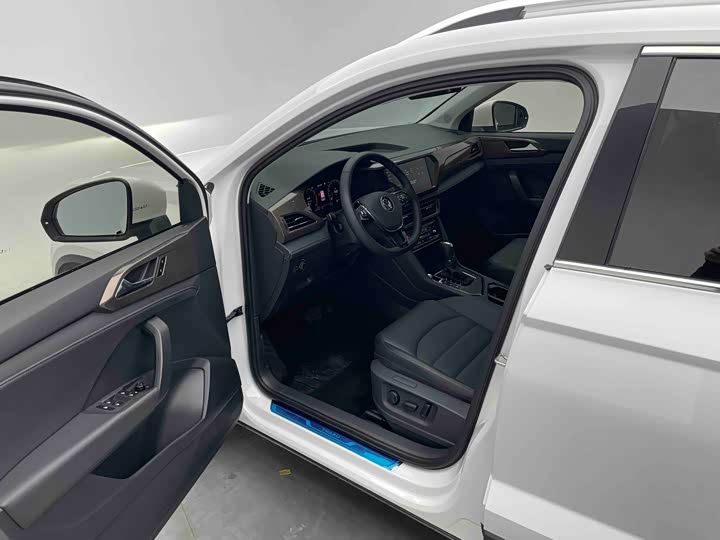 Фото 9 - Volkswagen Tharu