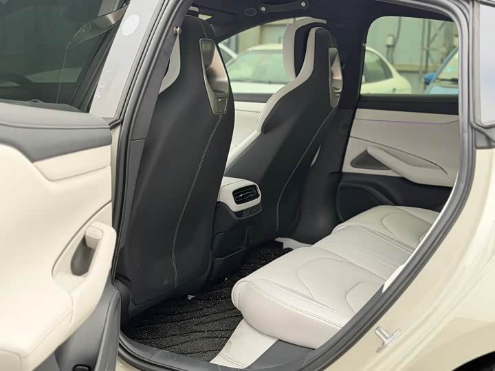 Фото 5 - Xiaomi SU7