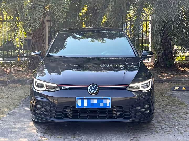 Фото 2 - Volkswagen Golf GTI
