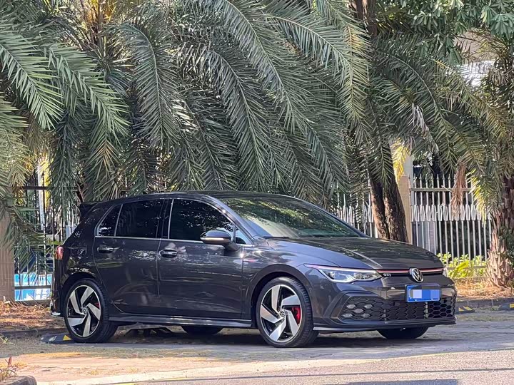Фото 3 - Volkswagen Golf GTI