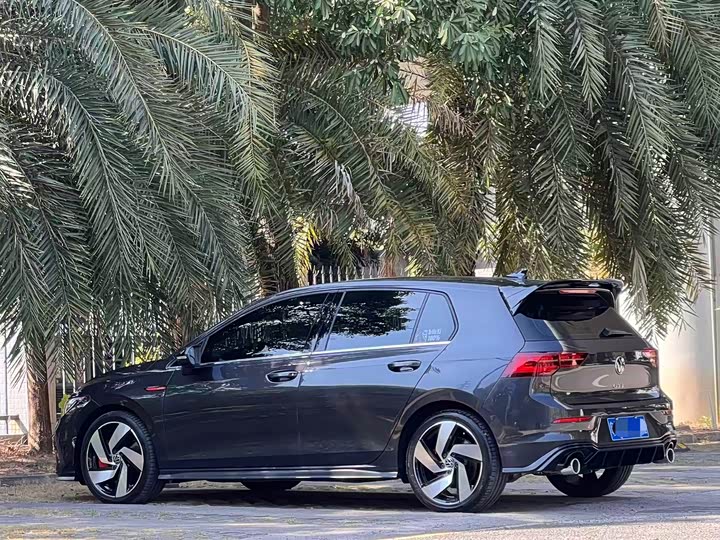 Фото 4 - Volkswagen Golf GTI