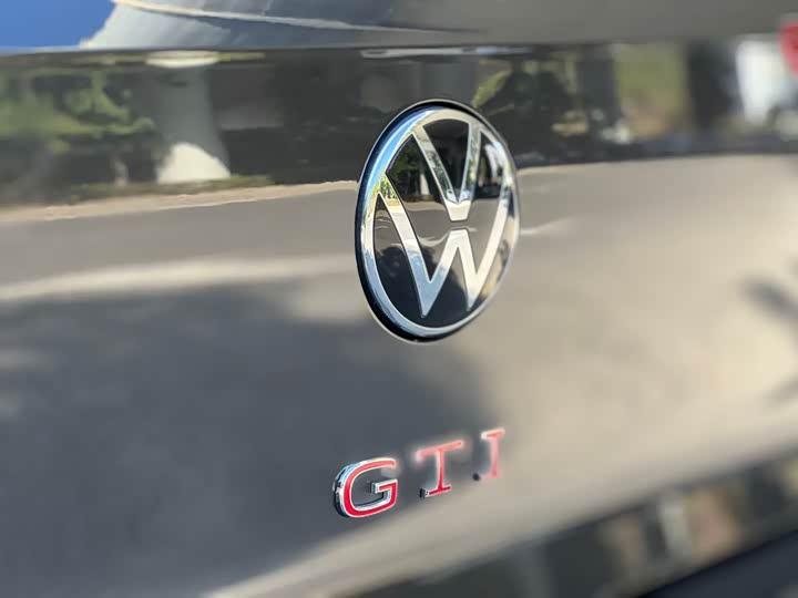 Фото 8 - Volkswagen Golf GTI