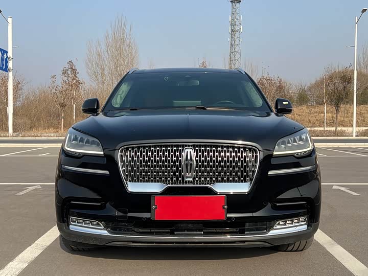 Фото 2 - Lincoln Aviator