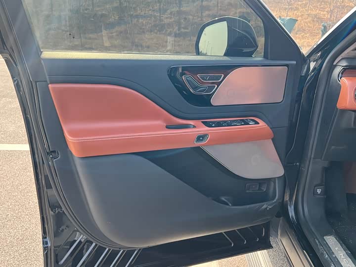 Фото 5 - Lincoln Aviator