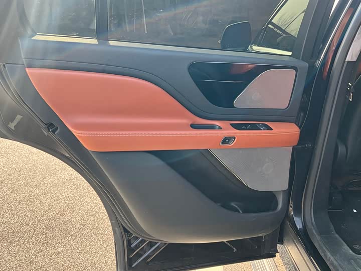 Фото 7 - Lincoln Aviator