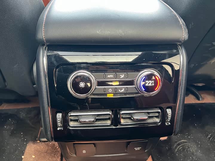 Фото 8 - Lincoln Aviator