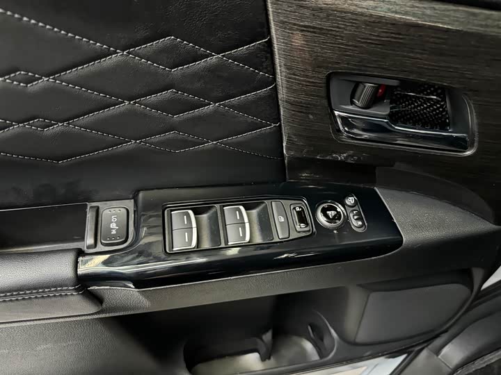 Фото 9 - Honda Elysion