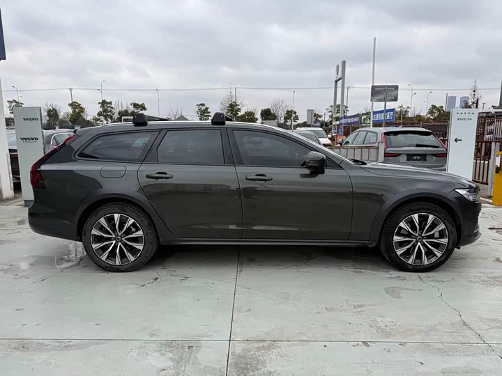 Фото 4 - Volvo V90