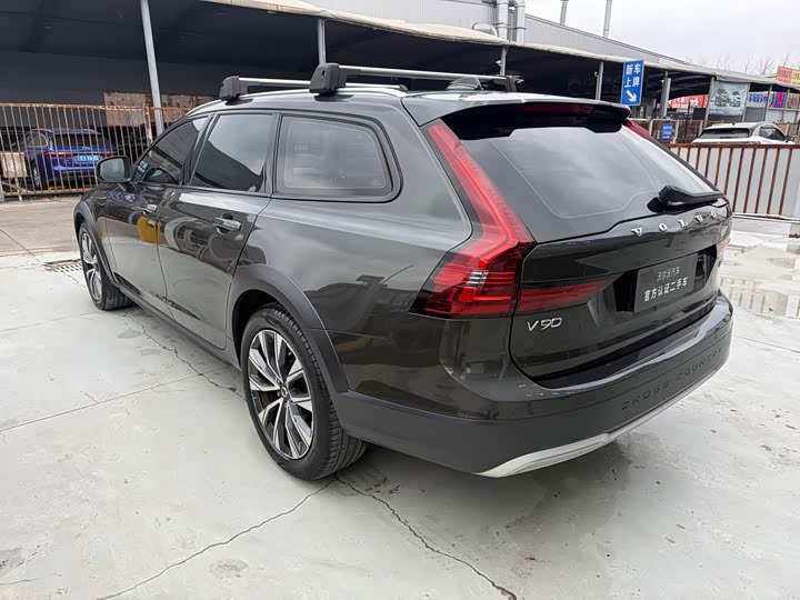 Фото 9 - Volvo V90
