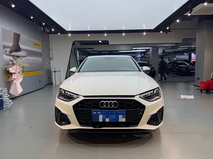 Фото 2 - Audi A4L