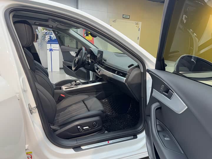 Фото 8 - Audi A4L