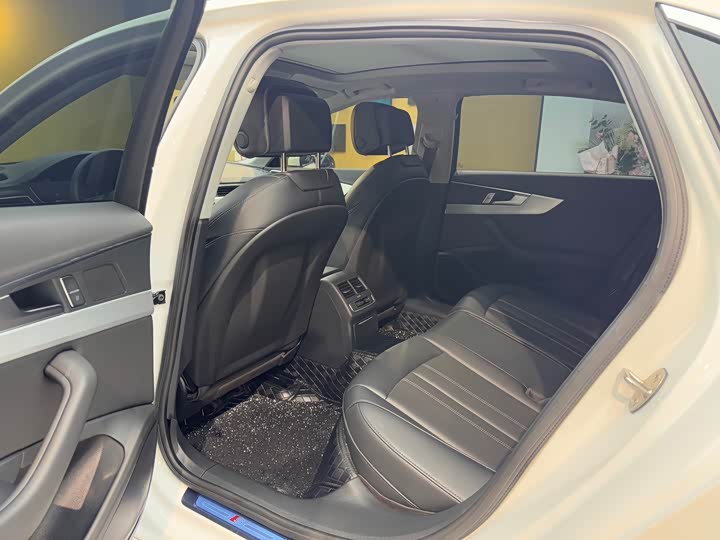 Фото 9 - Audi A4L