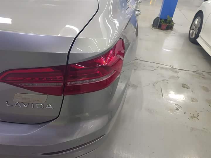 Фото 8 - Volkswagen Lavida