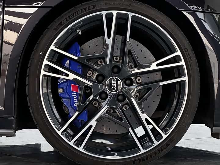 Фото 8 - Audi R8