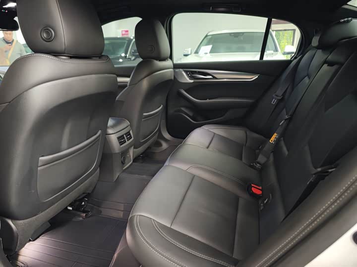 Фото 8 - Cadillac CT5