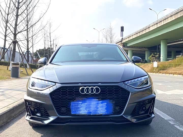 Фото 2 - Audi A4L