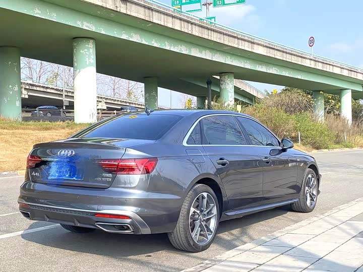 Фото 8 - Audi A4L