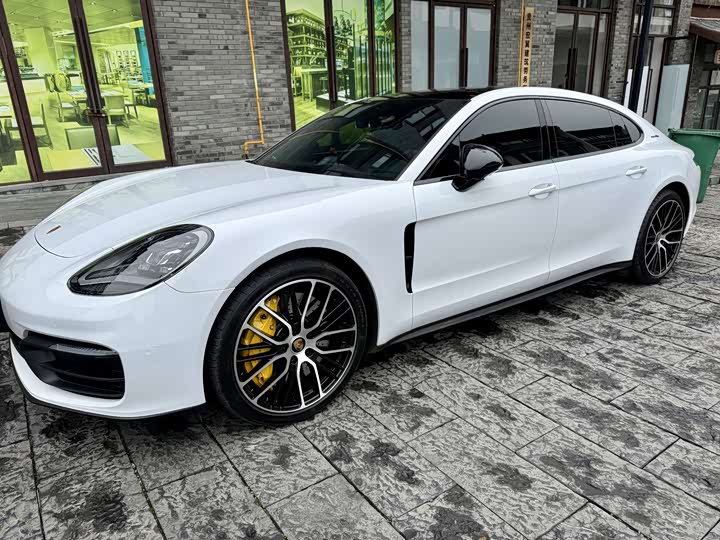 Фото 1 - Porsche Panamera