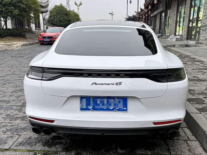 Фото 3 - Porsche Panamera