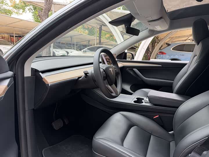 Фото 4 - Tesla Model Y