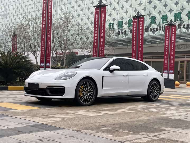 Фото 1 - Porsche Panamera