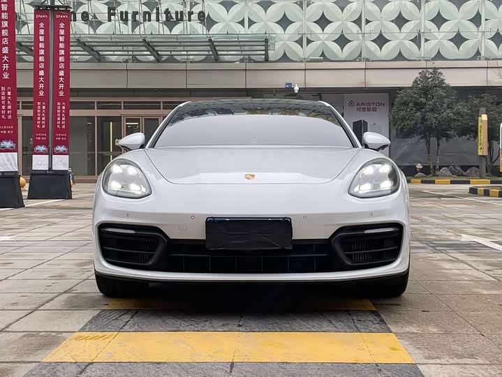 Фото 2 - Porsche Panamera