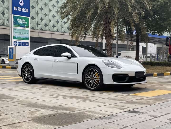 Фото 4 - Porsche Panamera