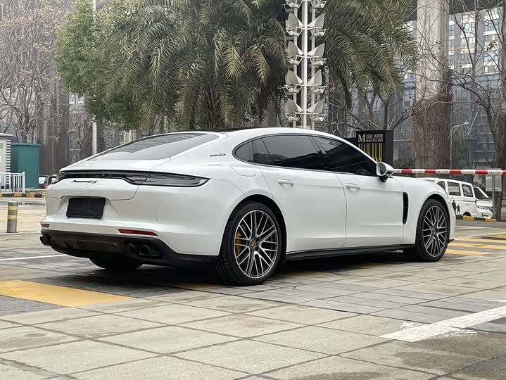 Фото 7 - Porsche Panamera