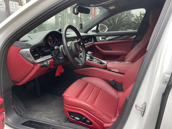 Фото 8 - Porsche Panamera