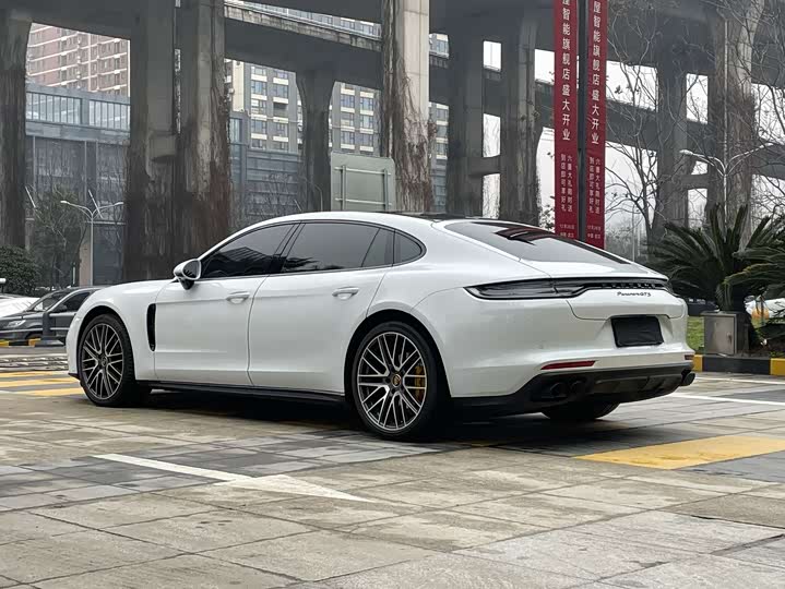 Фото 9 - Porsche Panamera
